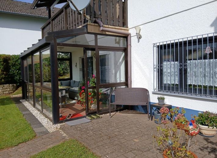 PROVISIONSFREI - Großer, charmanter  Bungalow mit Untergeschoß - keine Renovierungen, nur einziehen! – Wintergarten