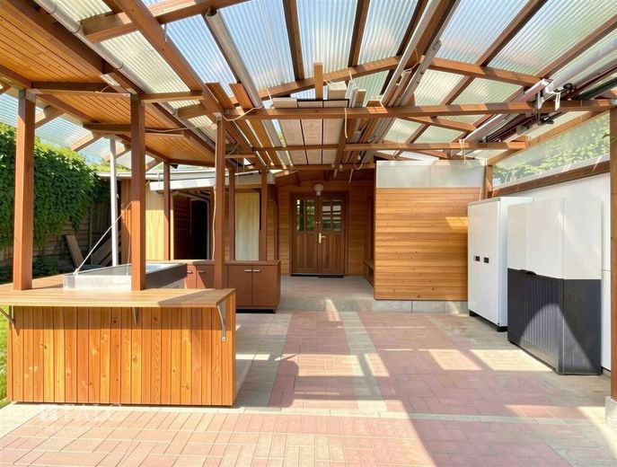 Ladenlokal mit Wintergarten und eigenem Grundstück – Terrasse - (KI generiert) - (KI generiert)