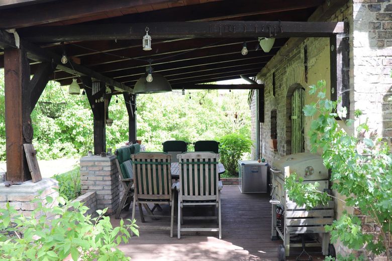Charming country house with living basement, large garden, workshop, two verandas, hobby stable – Terasse am Stall