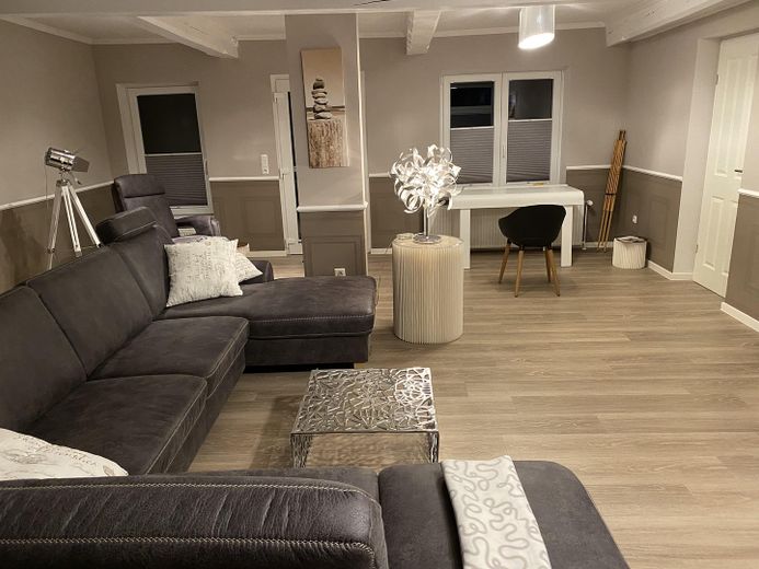 Sehr großzügiges Wohnzimmer