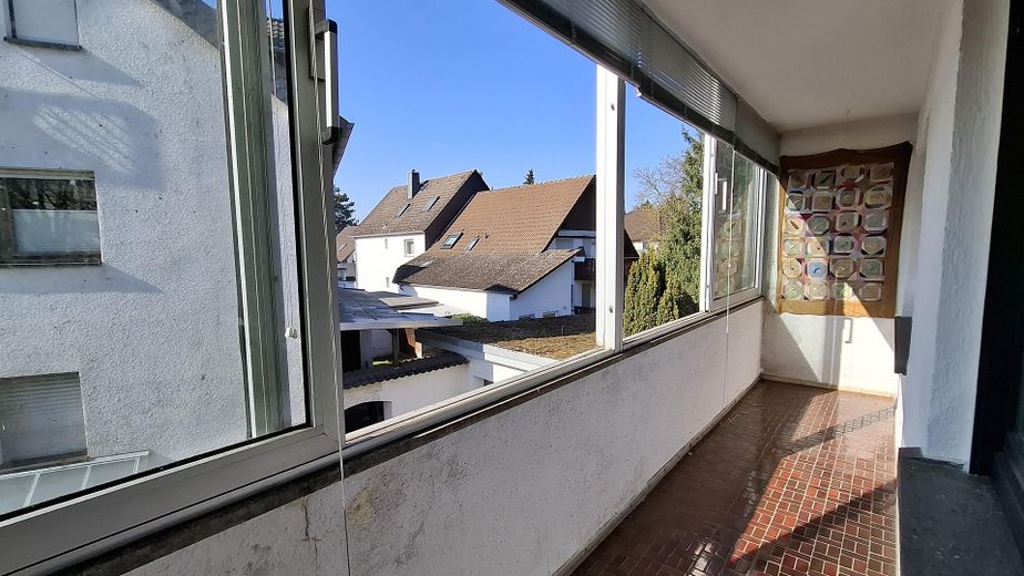 Maison bifamiliale avec jardin mature + 2 garages dans un bon emplacement, sans commission pour l’acheteur – verglaster Balkon