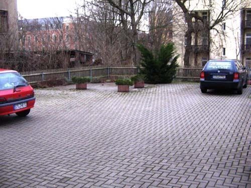 Große DG 2-Zimmer mit Einbauküche, Laminat in Topplage zum Toppreis! Stellplatz mgl. – wr8_d