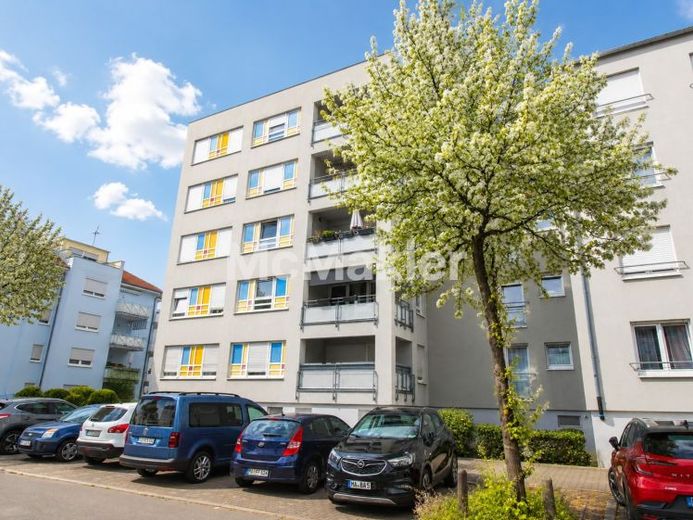 Wprowadź się i poczuj się dobrze – Zmodernizowane 4-pokojowe mieszkanie z balkonem w Mannheim - prawo dzierżawy gruntu – Foto 1