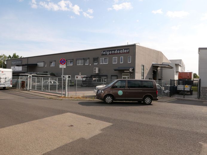 Mögliche Padel Ball Halle direkt vom Eigentümer zum Kauf oder Vermietung – Seitenansicht