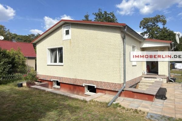 IMMOBERLIN.DE - Kleines Haus auf großem Grundstück mit Ausbaupotenzial