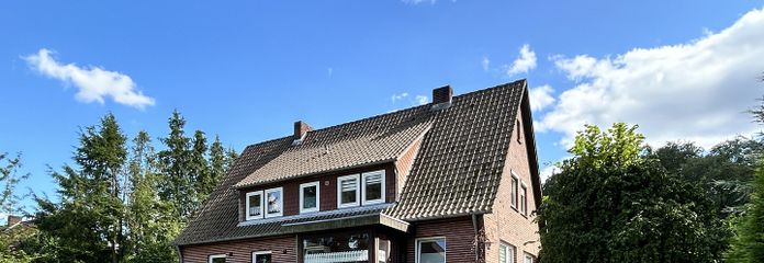 Solider Rotklinker mit vielen Möglichkeiten – Gartenansicht
