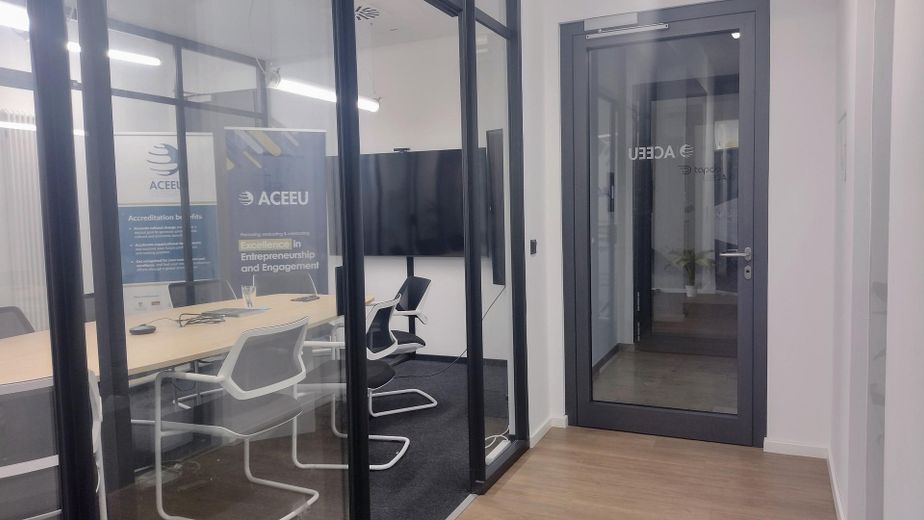 Eingang, Flur, Meetingraum