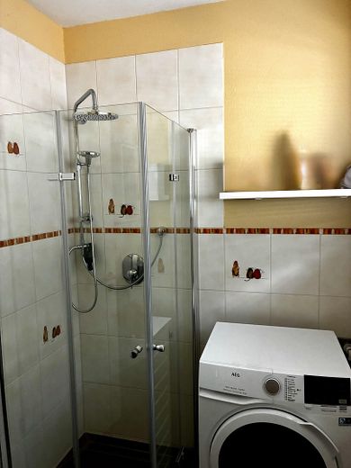 Casa moderna con un gran jardín – Gäste WC