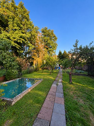 Schöne 4 Zimmer-Wohnung zu vermieten mit Balkon – Gartenbereich