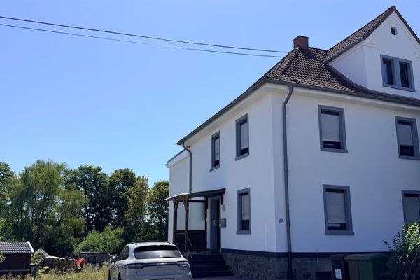 Renoviertes 1-2 Familienhaus mit viel Platz zur Eigennutzung oder Kapitalanlage, Baugrundstück inkl.