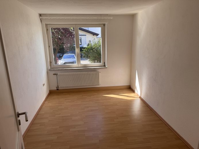 Tanie 3-pokojowe mieszkanie (ok. 63 m2) z aneksem kuchennym w spokojnej lokalizacji mieszkalnej Lichtenau! – Kinderzimmer