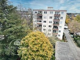 Appartement de 3 pièces à Maintal-Bischofsheim : balcon avec vue sur la skyline, cuisine équipée et garage – Photo 9