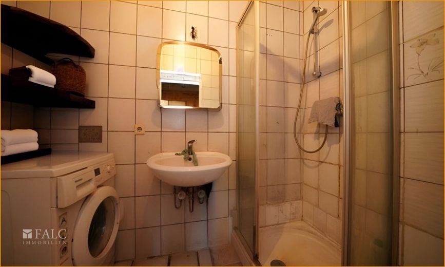 Duschbad mit Waschmaschinenanschluss