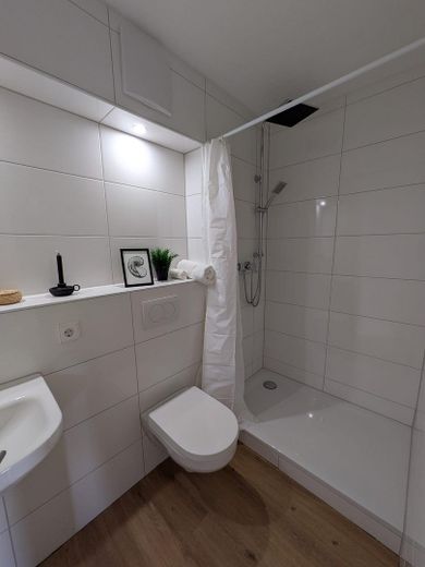 Piso amueblado de 2 habitaciones en Stuttgart-Oeste – Badezimmer