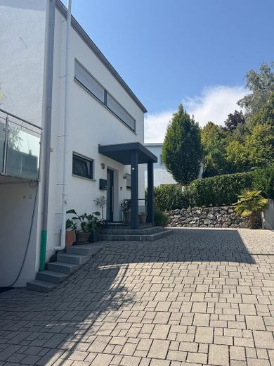 Traumhaftes Einfamilienhaus mit Seesicht im Guggenbühl – Eingangsbereich