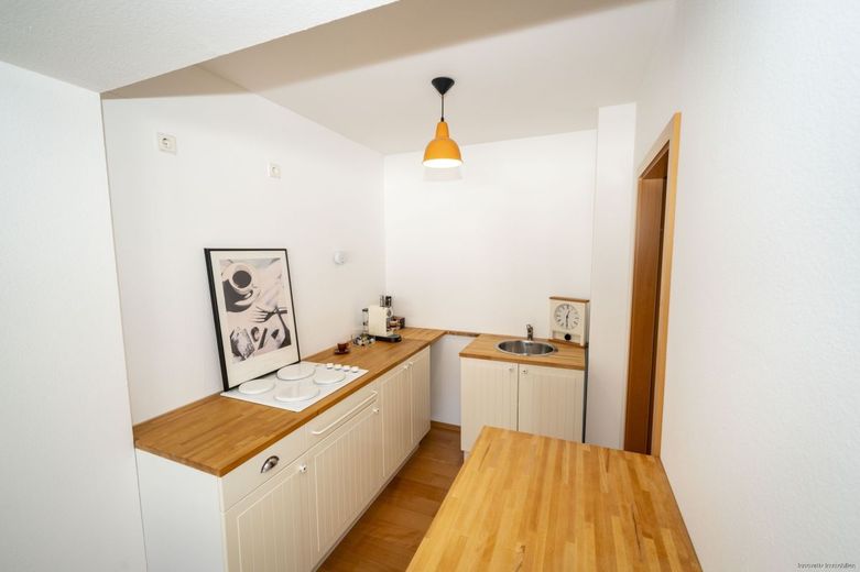 Modern und elegant gehaltene Eigentumswohnung mit Aufzug im Herzen von Püttlingen – Küche