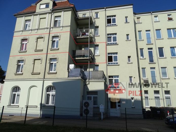 Apartamento de 2 habitaciones con balcón en edificio plurifamiliar rehabilitado en Gera - – Foto 1