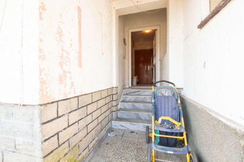 Handwerker aufgepasst - 2 Häuser zum Preis von einem! – Eingangsbereich Hauptwohnung
