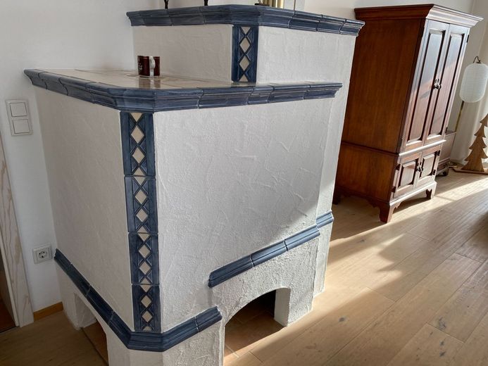 Kachelofen im Wohnzimmer