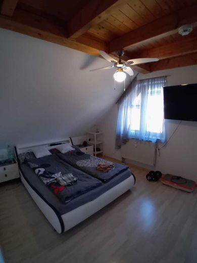 Gemütliche Dachgeschoss-Maisonettewohnung sucht neuen Eigentümer – Schlafzimmer