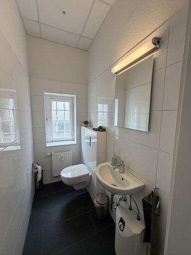 Ihre neue Visitenkarte in Osnabrück: Renovierte 158 m² Bürofläche mit exzellenter Außenwirkung – WC 1