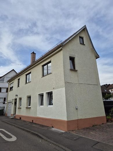 Zweifamilienhaus zur Miete in Pflugfelden – frisch saniert, ab sofort – Haus Ansicht Seite