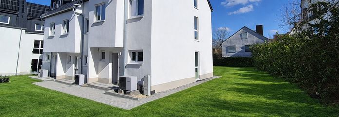 Modern wohnen in Fuldatal | Neubau, Terrasse, eigene Wärmepumpe und Photovoltaik – Haus Eingang
