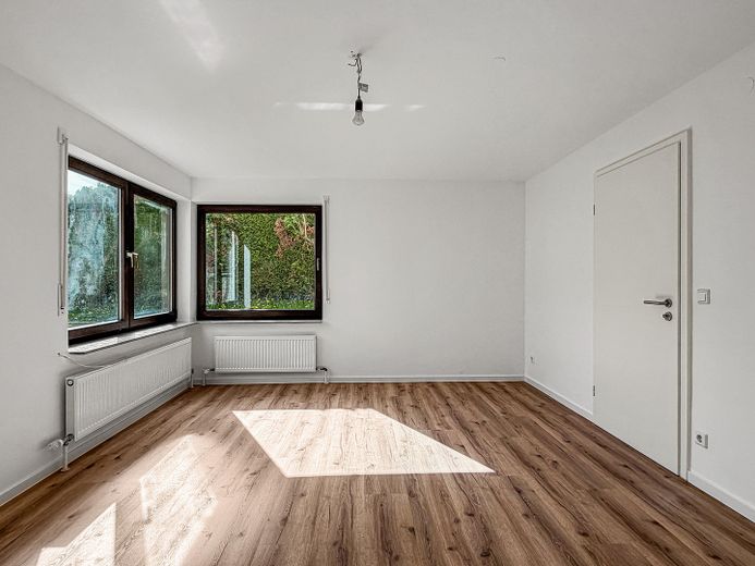 Heilbronn-Ost Bestlage: Architektenhaus mit Einliegerwohnung & Garten – Einliegerwohnung Wohnzimmer