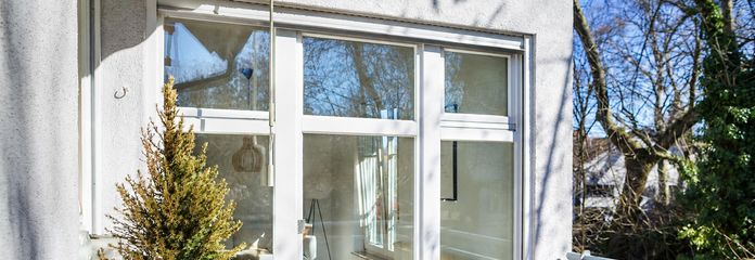 Zentrale 2,5-Zimmer Wohnung in idyllischer Innenstadtlage – Balkon von Wohnzimmer