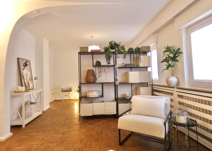 Halbbogen und grosser Raum