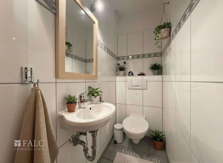 Gartenwohnung mit Hauscharakter - Terrasse, großer Garten &amp; Kamin in naturnaher Lage – WC