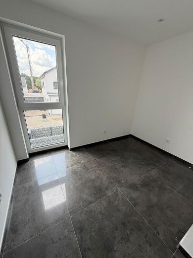 Großzügige 5-Zimmer-Neubauwohnung mit Einbauküche, Balkon und Stellplatz in Rodenbach – Foto 15