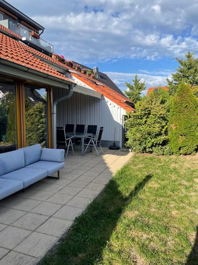 Mieszkaj jak we własnym domu | mieszkanie na parterze o powierzchni 105 m² z prywatnym ogrodem, ogrodem zimowym i garażem w Velpke – Garten