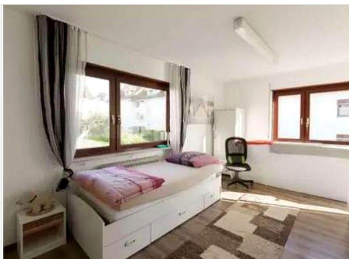 125 m² w Leo.-Warmbronn: 4,5 pokoju, balkon od południa, garaż i miejsce parkingowe – bez prowizji – Kinderzimmer