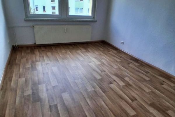 Schöne sanierte sonnige 2-R-Wohnung ca. 47,09m2 im 3.OG in Burg zu vermieten.