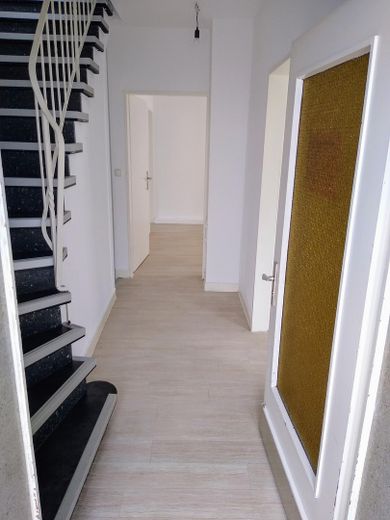 Sin comisión: casa con garaje en venta – EG