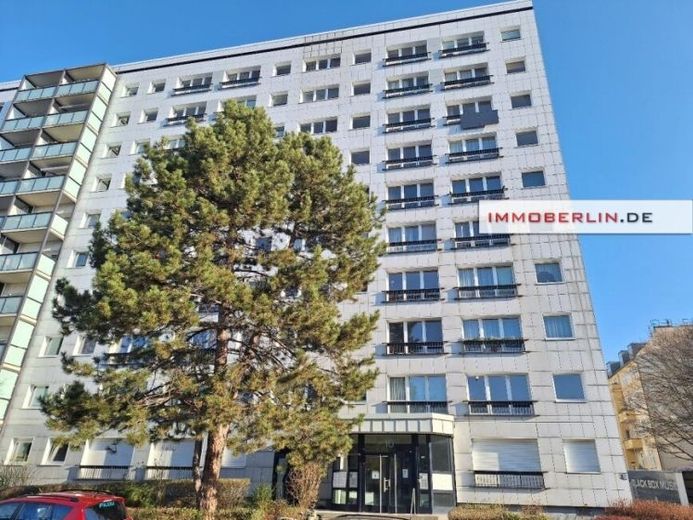 IMMOBERLIN.DE - Lichtdurchflutete Wohnung in familiärer Lage beim Volkspark Friedrichshain – Foto 1