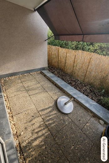Pforzheim 2,5‑Zimmer Terrassenwohnung, TG‑Stellplatz, ruhige Lage Rodgebiet, sofort verfügbar – Terrasse mit KI leer geräumt
