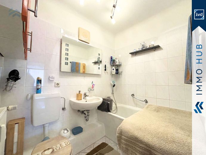 ++ 1.730 EUR/m² – Appartamento di 3 locali molto ben tenuto e affittato con balcone a ovest e ascensore ++ – 4852119-JoV3jo6XUdNap9uAZ27HTvkk-Bad.jpg