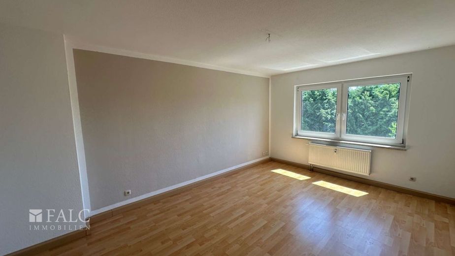 PROVISIONSFREI - Tolle 3-Zimmer-Wohnung in Schollene mit überdachter Terrasse – Wohnzimmer
