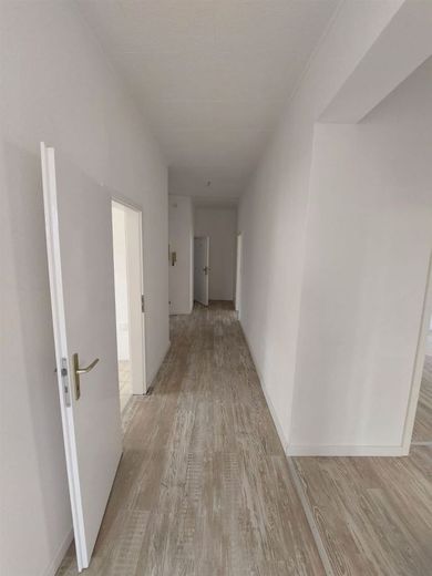 Großzügige 4-Zimmer mit EBK, Laminat, 2xBädern, Wanne und Dusche in guter Lage! – Musterfoto Wohnung obendrüber