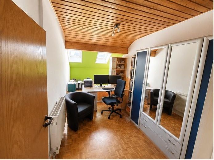 Amplio apartamento de 4,5 habitaciones con gran terraza en la azotea en la mejor zona de Sondernheim – Foto 7