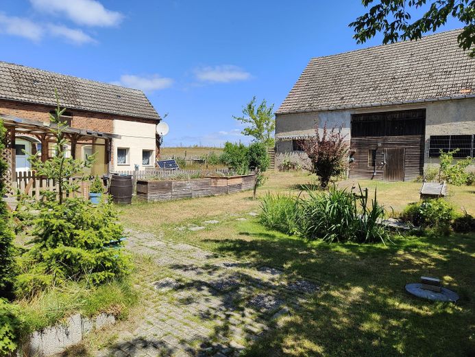 Landhuis met bijgebouwen op een perceel van meer dan 6.000 m² in een droomachtige, afgelegen ligging  - provisievrij – Gästehaus+Scheune