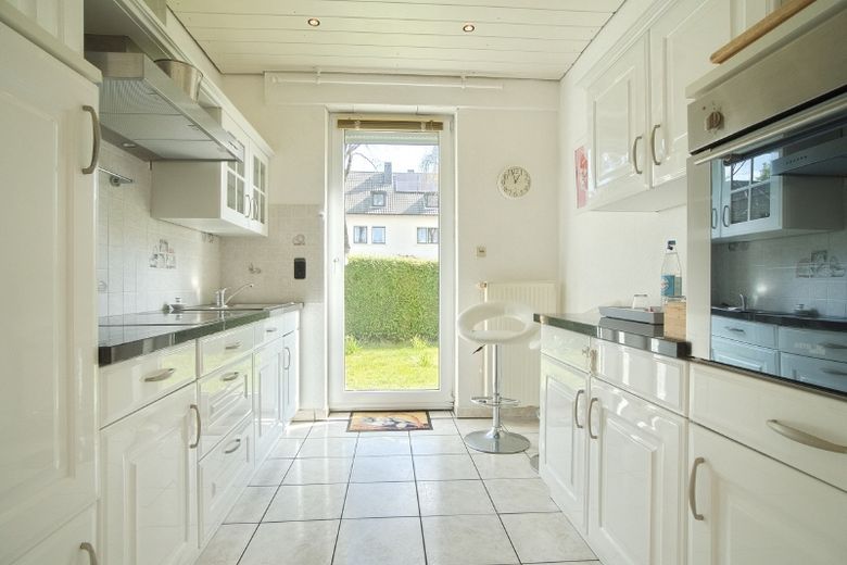 Modern and spacious living space. Completely renovated ground floor apartment with garden and patio in excellent, sought-after residential area, yet still centrally located – 1afcd3d547b00954b2584daa5ed7146cd30a2ed3.jpg
