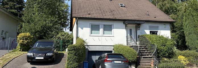 Freistehendes Einfamilienhaus mit schönem Garten und Garage in Aufderhöhe - PROVISIONSFREI – Frontansicht