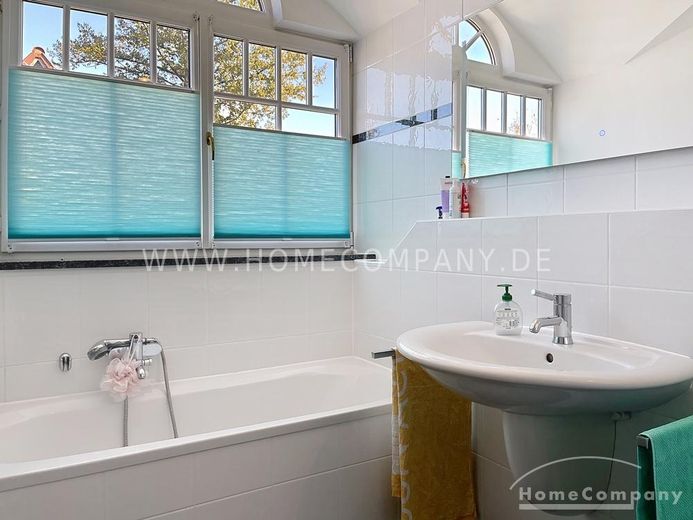 ***Ihr neues Zuhause: Exklusive Dachgeschosswohnung mit Kamin, zwei Balkonen  &  Stellplatz – 50155669109b887fa86ea5d468579fae91a354a2.jpg