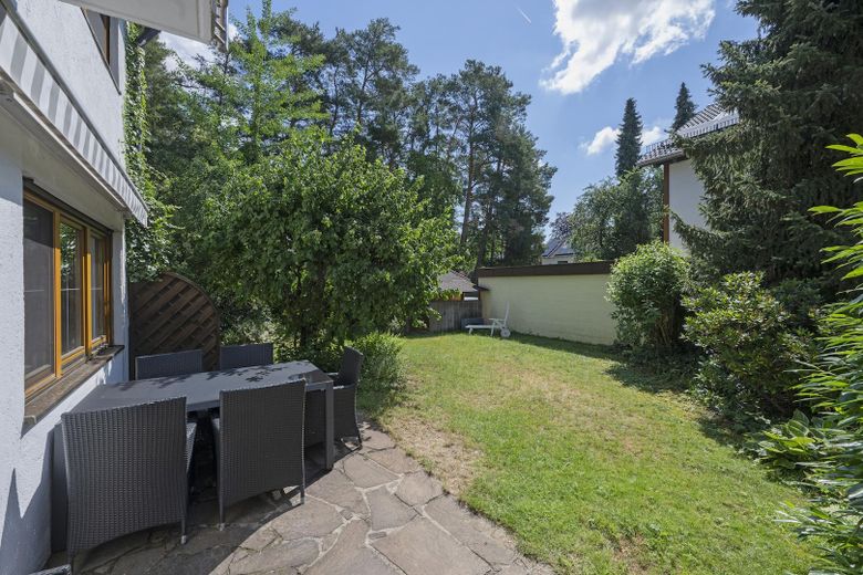 Reihenendhaus I 1996 umfassend saniert I 371 m² Grundstück – Terrasse