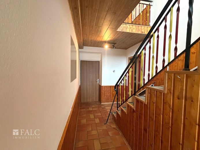 Handwerkerobjekt mit Dachterrasse und ehemaliger Werkstatt – Flur