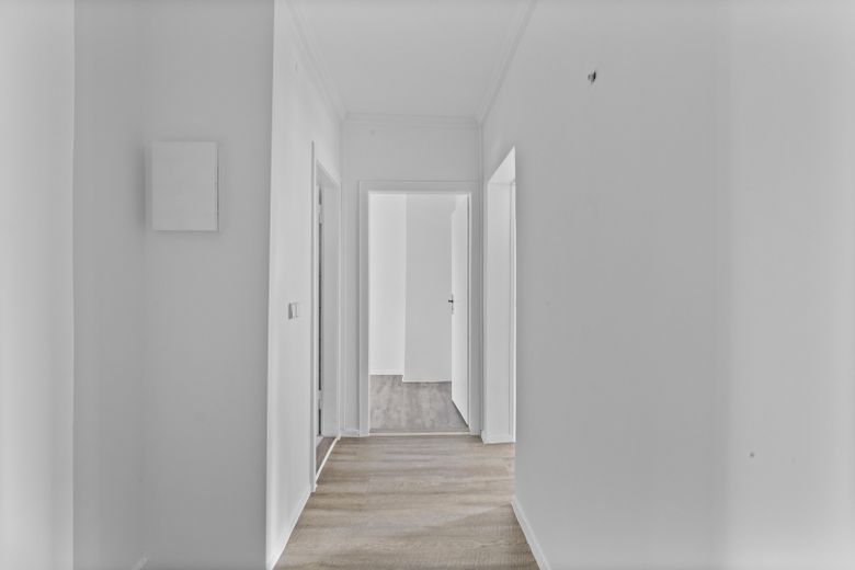 ruhige 3 Zimmer Wohnung mit Balkon 60 qm – Flur