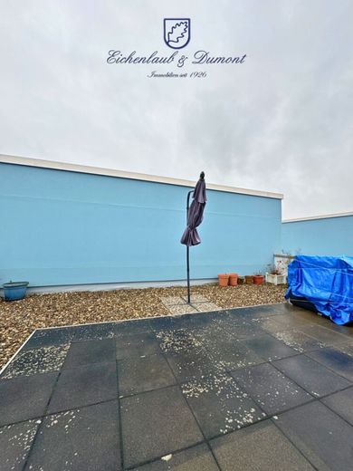 Attraktiv vermietete 3-ZKB Maisonette: Terrasse, Stellplatz, saniert mit neuem Dach und Fenstern – Dachterrasse 2.OG